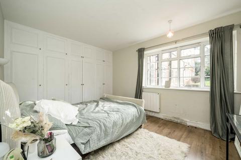 3 bedroom flat to rent, Cecil Close, London W5