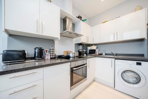 2 bedroom flat for sale, Alexandra Park Road, London N10
