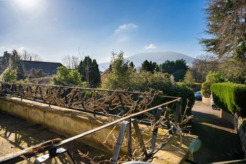 18 Avenue Crescent, Abergavenny, NP7 7DE