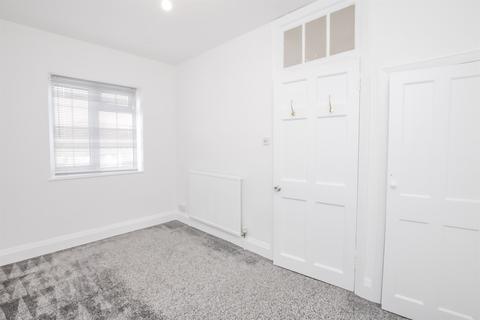 2 bedroom flat to rent, Danescroft, Brent Street, Hendon, NW4