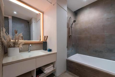 1 bedroom apartment for sale, Meade Hill, Prestwich