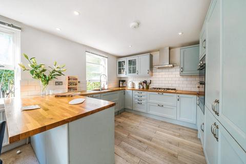3 bedroom flat for sale, Orville Road, Battersea, London, SW11