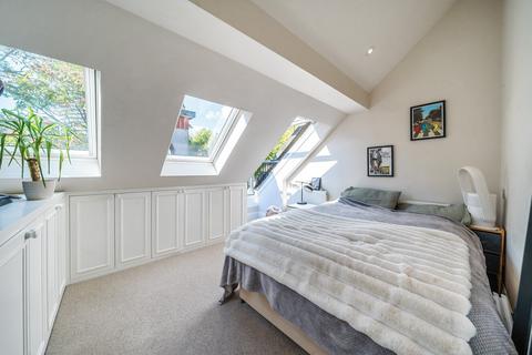 3 bedroom flat for sale, Orville Road, Battersea, London, SW11