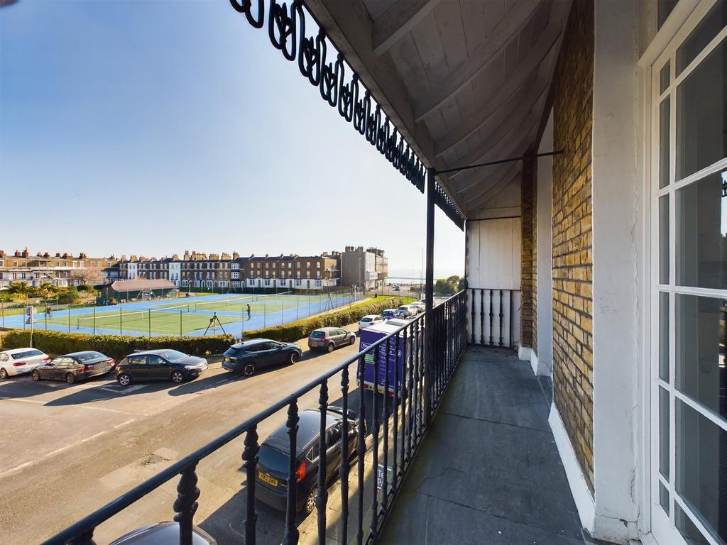 18 Royal Road, Ramsgate, CT11 1 bed flat - £179,500