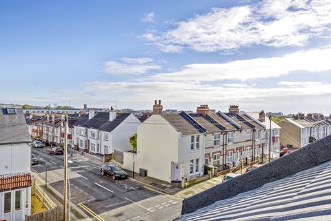 3 bedroom terraced house to rent, Grange Road, Hove BN3