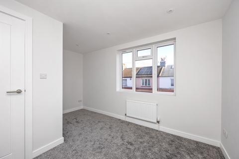 3 bedroom terraced house to rent, Grange Road, Hove BN3