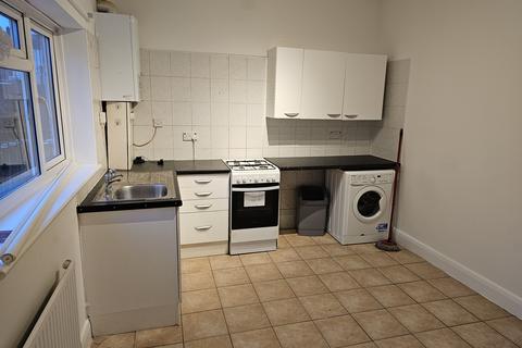 1 bedroom flat to rent, Carlton Avenue, Harrow HA3