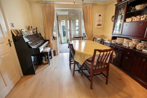 5 bedroom detached house for sale, Oaktree Drive, Northallerton