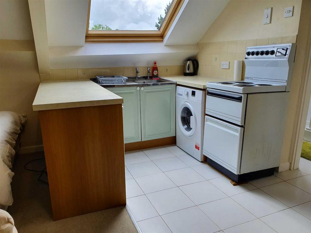 Open plan   lounge   bedroom   kitchen