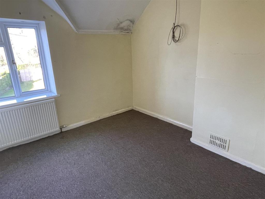 Bedroom 2.JPG