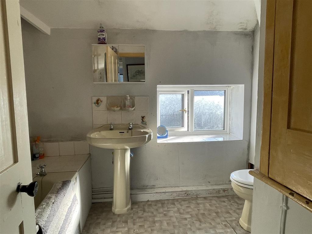 Bathroom.JPG