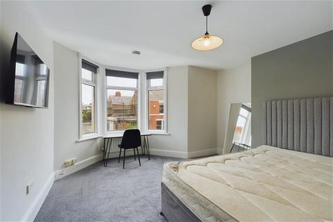 6 bedroom maisonette to rent, Lonsdale Terrace, Newcastle Upon Tyne