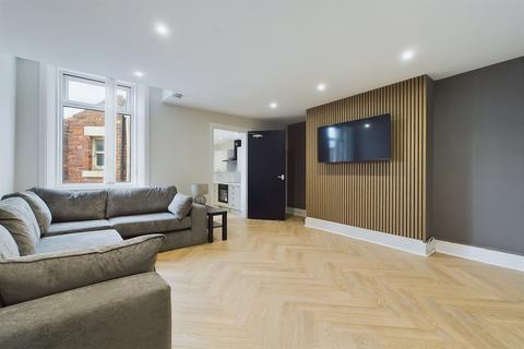 6 bedroom maisonette to rent, Lonsdale Terrace, Newcastle Upon Tyne