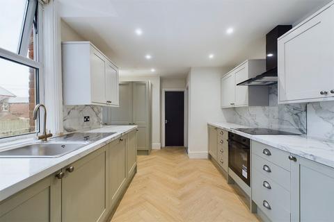 6 bedroom maisonette to rent, Lonsdale Terrace, Newcastle Upon Tyne