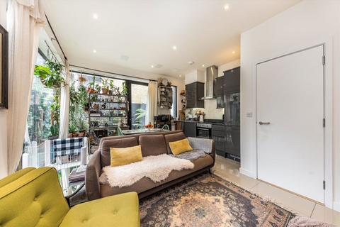 3 bedroom house for sale, Anton Street, London E8