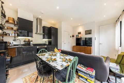 3 bedroom house for sale, Anton Street, London E8