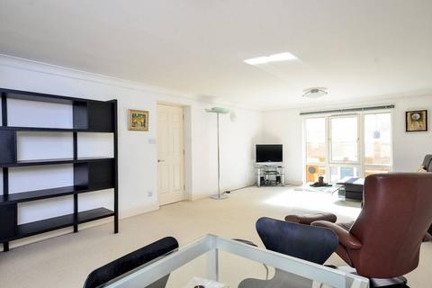 Hampton Court, Rotherhithe, London, SE16