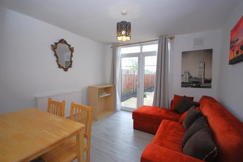 2 bedroom flat to rent, Albany Road, Elephant & Castle SE5