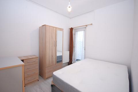 2 bedroom flat to rent, Albany Road, Elephant & Castle SE5