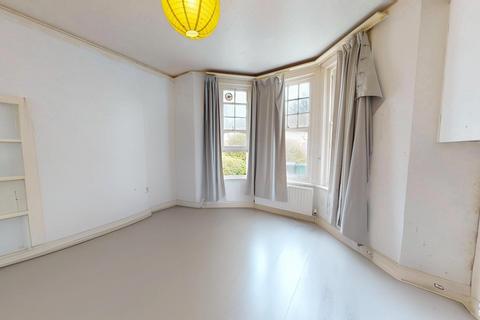 Studio to rent, Walsingham Road, Hove, BN3