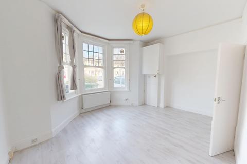 Studio to rent, Walsingham Road, Hove, BN3