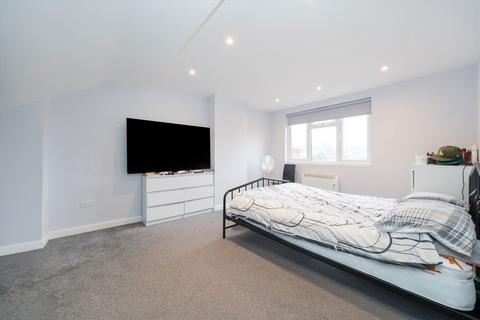 undefined, Alexandra Park Road, London N10