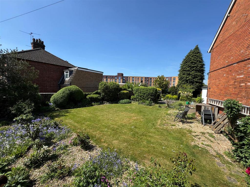 Garden rear shot.jpg