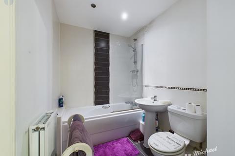 1 bedroom flat for sale, Clivedon Way, Aylesbury, Buckinghamshire