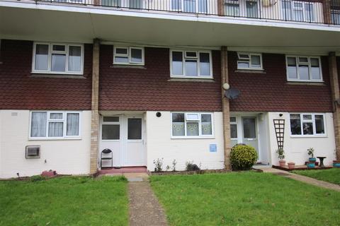 2 bedroom flat for sale, Kildare Close, Bordon