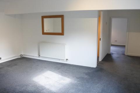 2 bedroom flat to rent, Gloucester Road, Malmesbury SN16