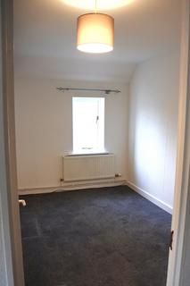 2 bedroom flat to rent, Gloucester Road, Malmesbury SN16