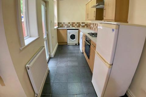 2 bedroom terraced house to rent, Western Road, Leicester LE3