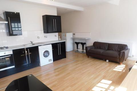 2 bedroom flat to rent, Stretton Road, Leicester LE3