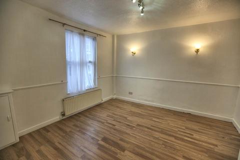 4 bedroom terraced house to rent, High Street, Macclesfield