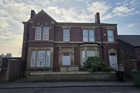 Property to rent, Lord Street, Radcliffe, Manchester, M26