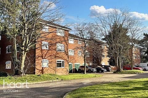 28 Cobblers Close, Farnham Royal, Slough, SL2 3DT