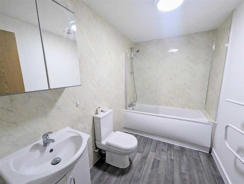 Bathroom Flat 2