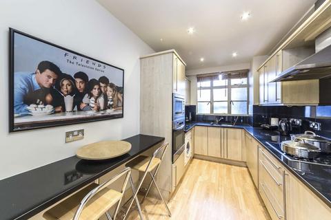 2 bedroom flat to rent, Hertford Street, London W1J