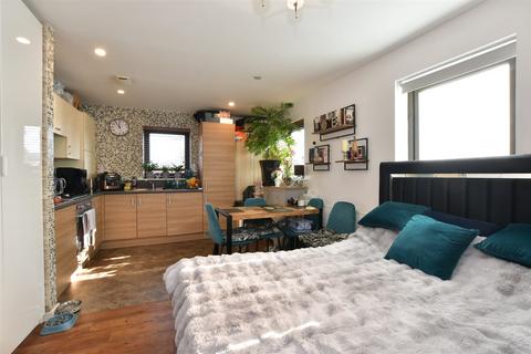 1 bedroom ground floor flat for sale, Ager Avenue, Dagenham, Essex