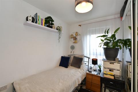 1 bedroom ground floor flat for sale, Ager Avenue, Dagenham, Essex