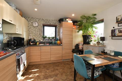 1 bedroom ground floor flat for sale, Ager Avenue, Dagenham, Essex