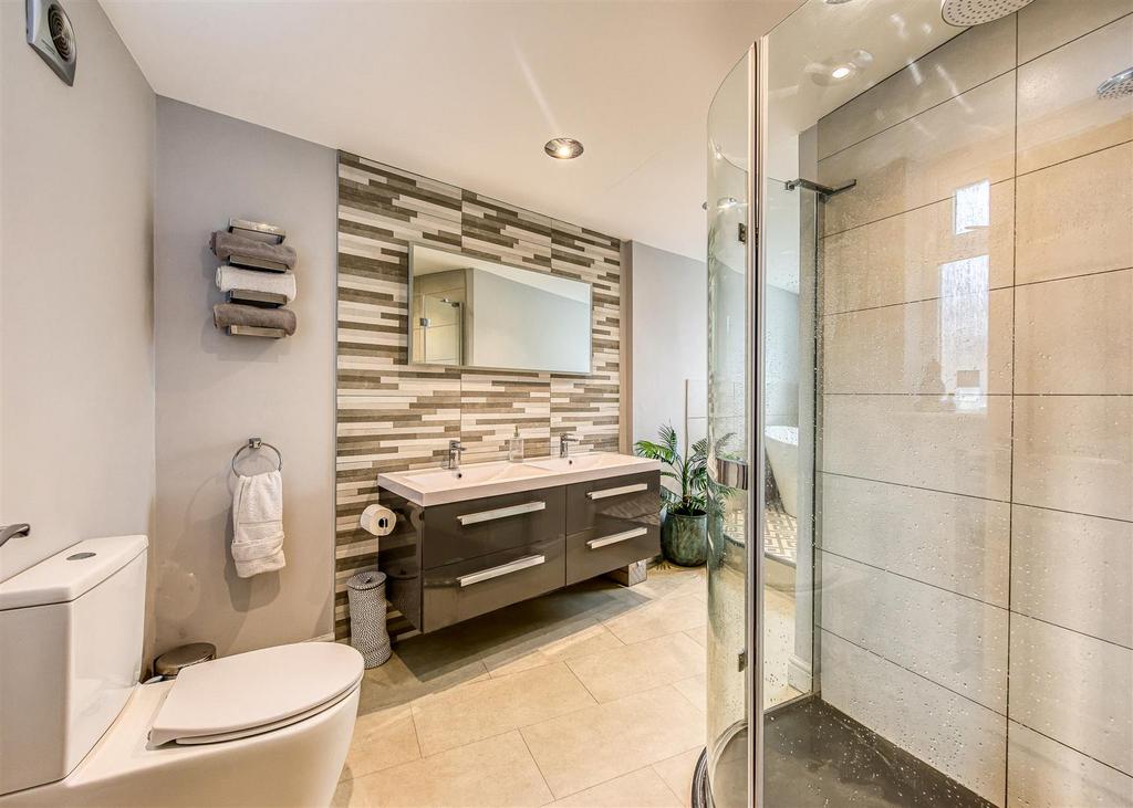 82 Station Road-Bathroom C.jpg