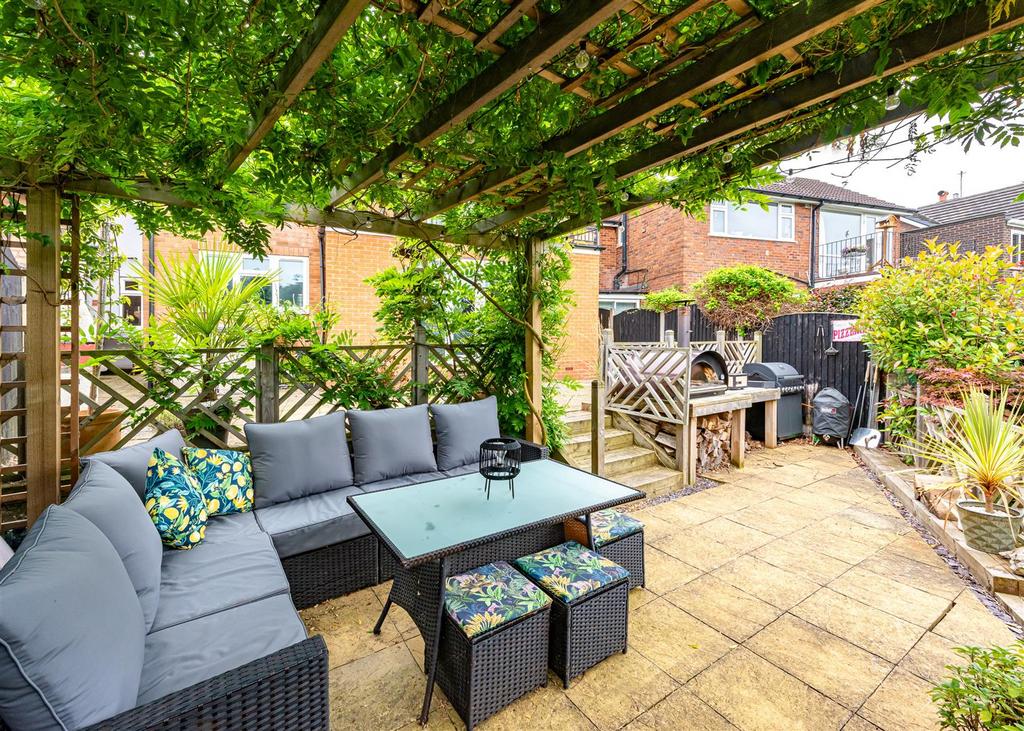 82 Station Road-Garden 2.jpg