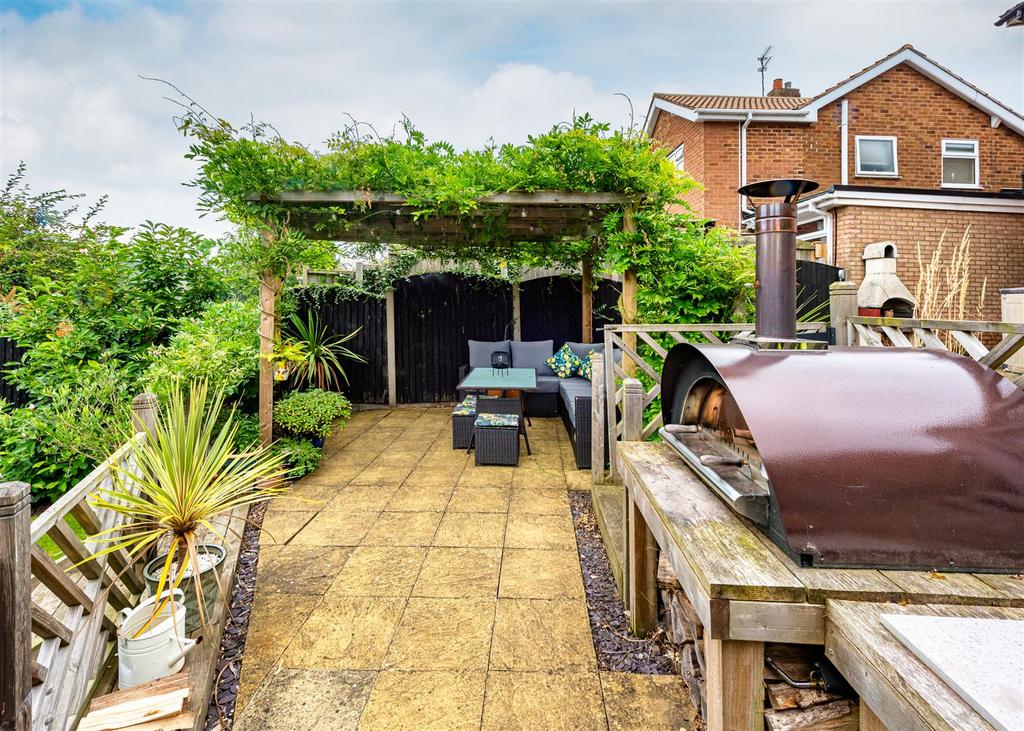 82 Station Road-Garden 3.jpg