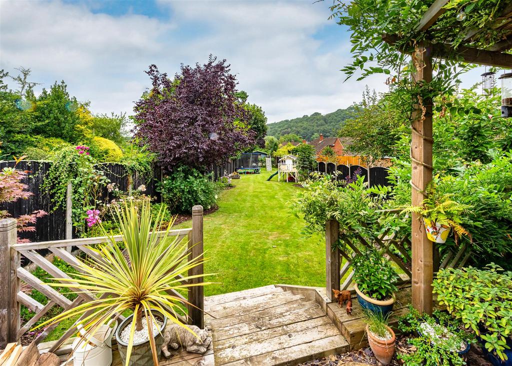 82 Station Road-Garden 4.jpg