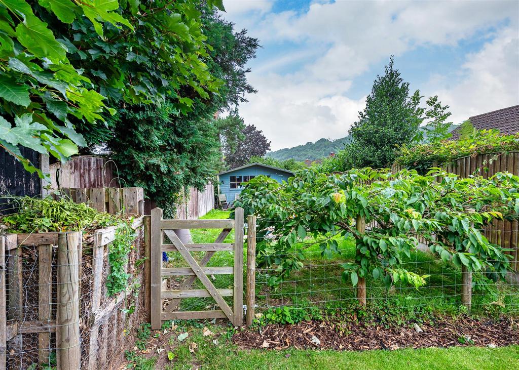 82 Station Road-Garden 7.jpg