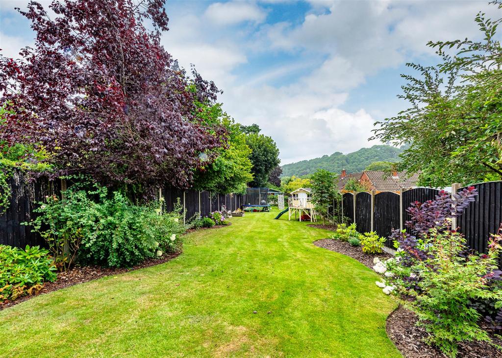 82 Station Road-Garden 1.jpg