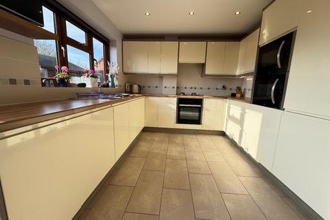 4 bedroom detached house for sale, Wedgwood Close, Desborough, Kettering