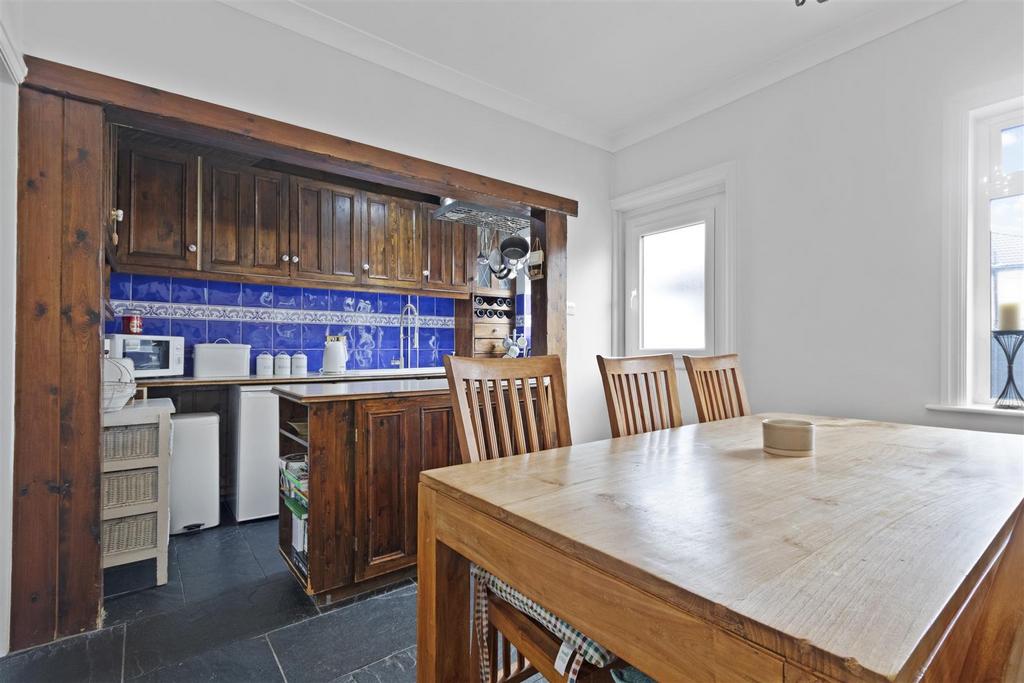 Dining kitchen
