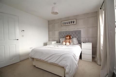 97 Manor Drive, Peterborough, PE4 7AR
